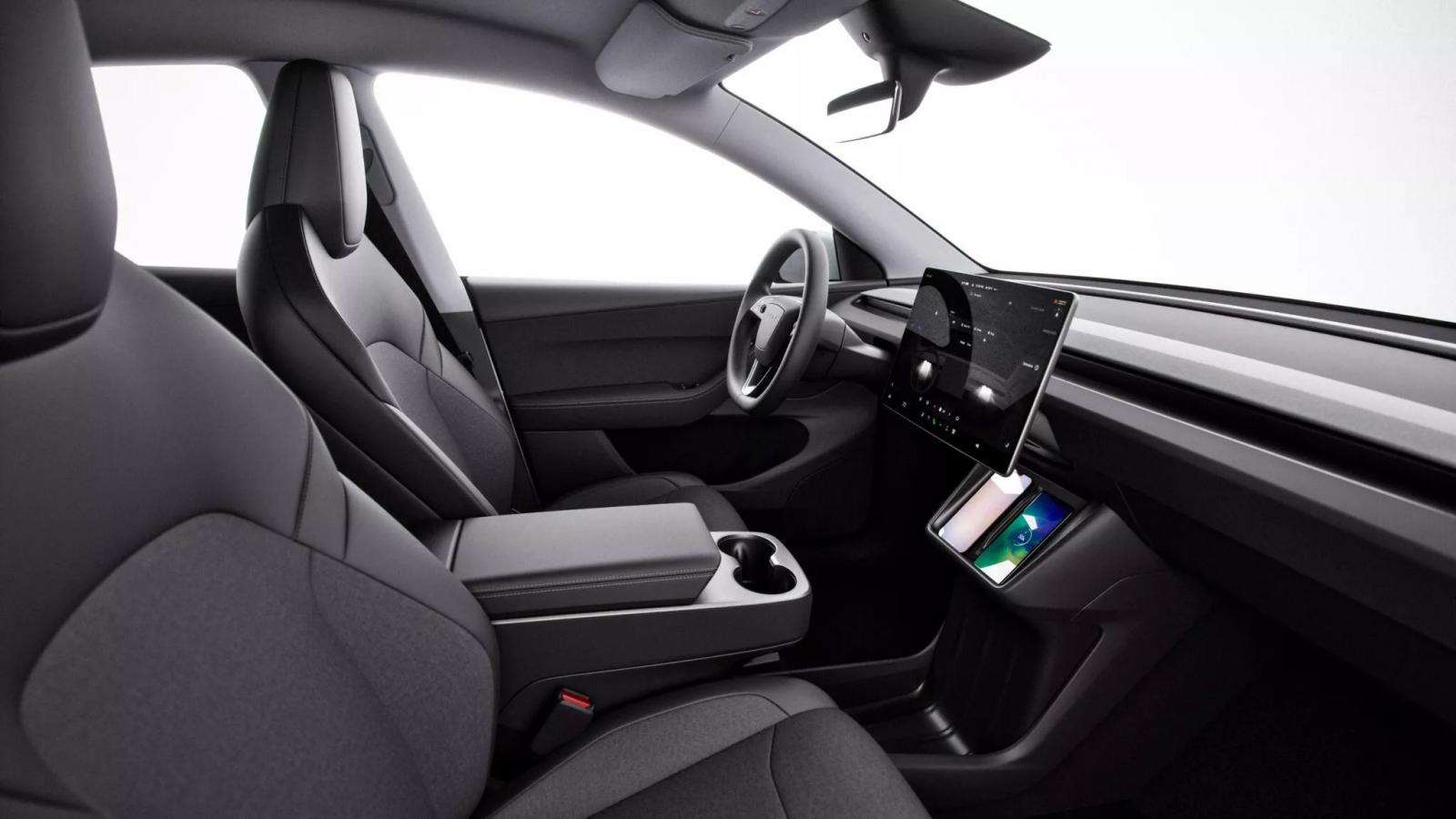 Tesla: Ντεμπούτο για τα βασικά Model Y και Model 3 Standard